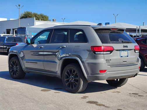 2022 Jeep Grand Cherokee Laredo