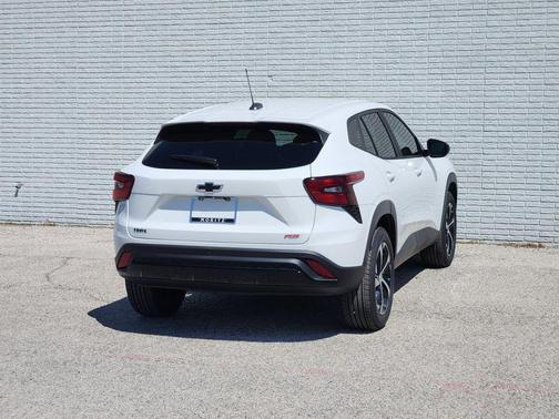 Summit White 2026 Chevrolet Trax FWD 1RS