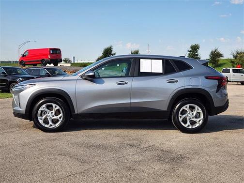 2025 Chevrolet Trax LS