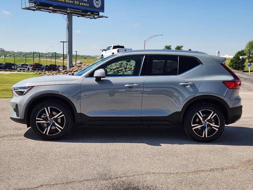 Vapour Grey Metallic 2025 Volvo XC40 B5 Core Bright Theme