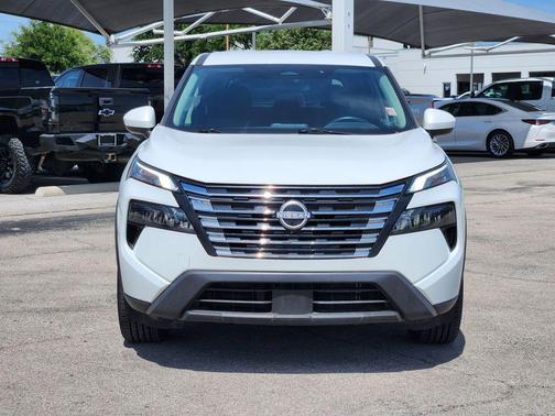Everest White Pearl 2025 Nissan Rogue SV