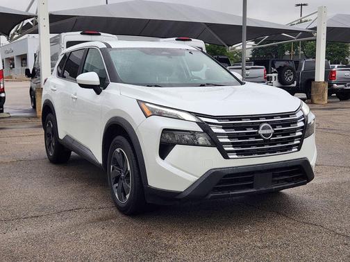 Everest White Pearl 2025 Nissan Rogue SV