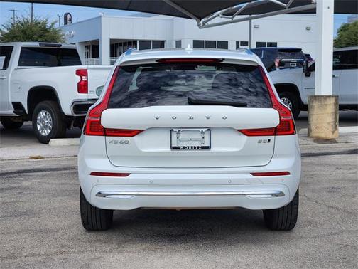 2023 Volvo XC60 B5 Plus Bright Theme