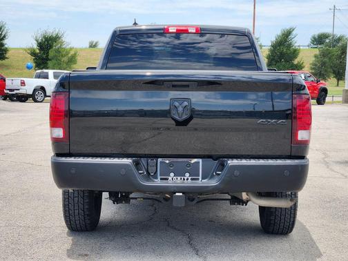 Diamond Black Crystal Pearlcoat 2022 RAM 1500 Classic Warlock Quad Cab 4x4 6'4' Box
