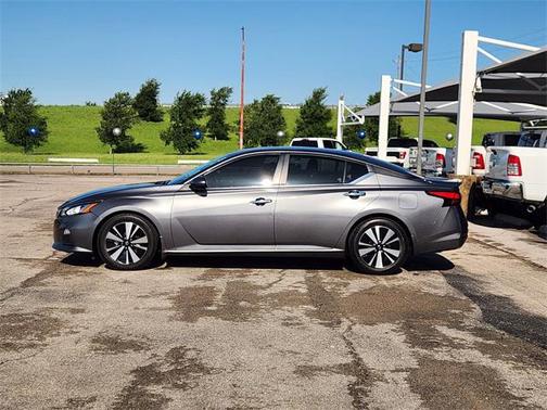 2022 Nissan Altima 2.5 SV