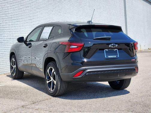 Mosaic Black Metallic 2026 Chevrolet Trax FWD 1RS