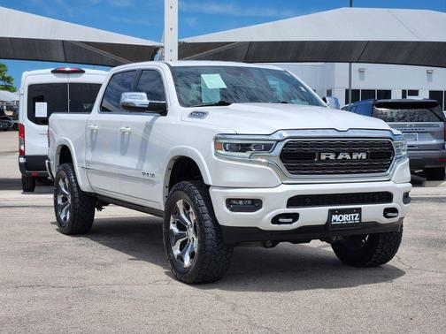 Ivory White Tri-Coat Pearlcoat 2023 RAM 1500 Limited