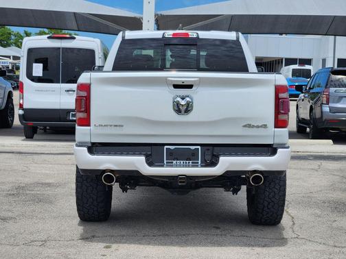 Ivory White Tri-Coat Pearlcoat 2023 RAM 1500 Limited
