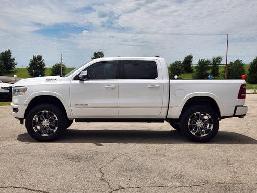 Ivory White Tri-Coat Pearlcoat 2023 RAM 1500 Limited