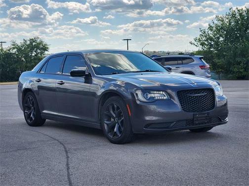 2023 Chrysler 300 Touring