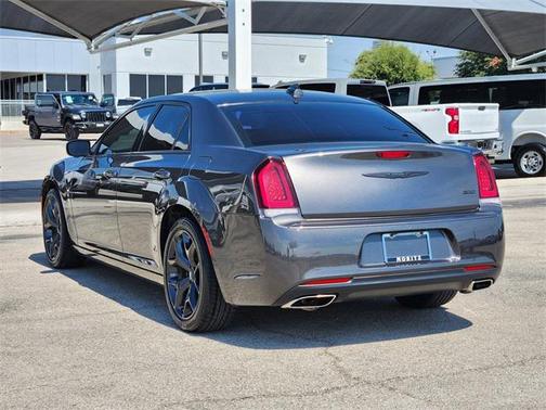 2023 Chrysler 300 Touring