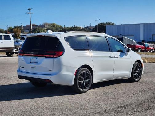 2021 Chrysler Pacifica Touring AWD