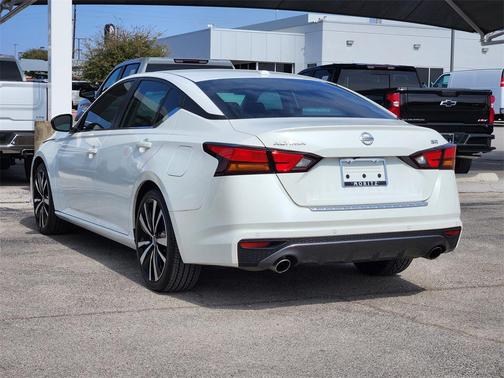 2021 Nissan Altima SR FWD