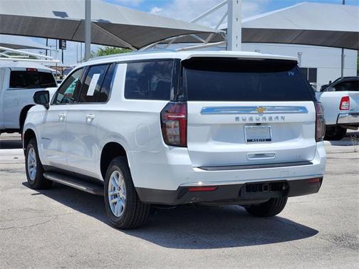 2023 Chevrolet Suburban LT