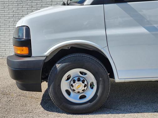 2025 Chevrolet Express 2500 RWD 2500 Regular Wheelbase WT
