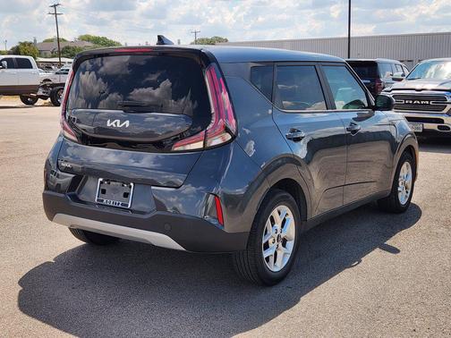 Gravity Gray 2023 Kia Soul LX