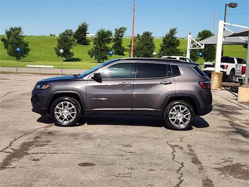 2022 Jeep Compass Latitude Lux