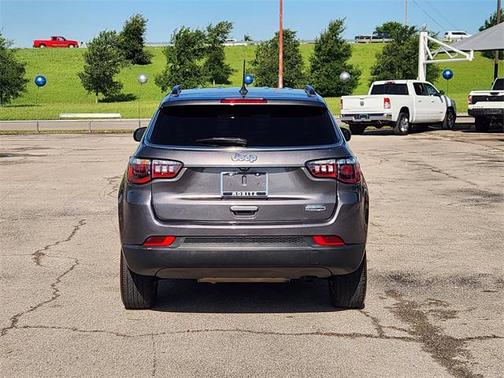 2022 Jeep Compass Latitude Lux