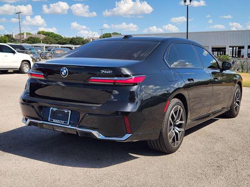 Black Sapphire Metallic 2024 BMW 740 740i