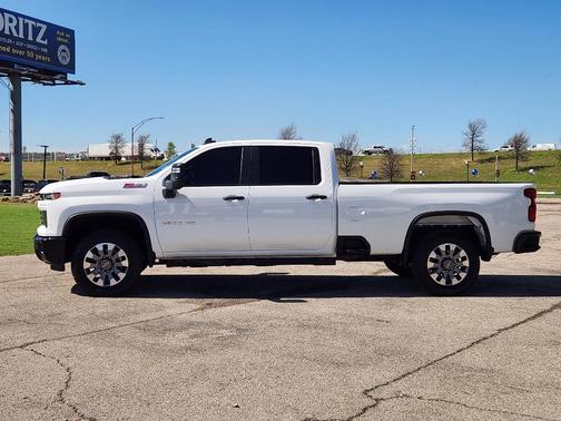 Summit White 2025 Chevrolet Silverado 2500 Custom