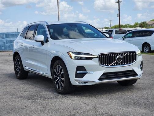 2023 Volvo XC60 B5 Plus Bright Theme