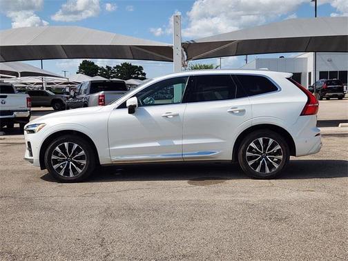 2023 Volvo XC60 B5 Plus Bright Theme