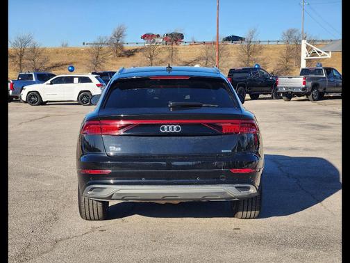 Mythos Black Metallic 2022 Audi Q8 55 Premium Plus