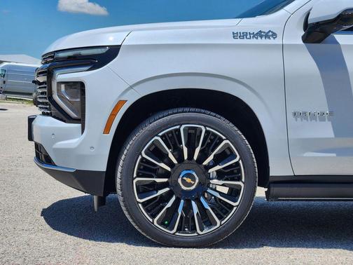 Polar White Tricoat 2026 Chevrolet Tahoe 4WD High Country