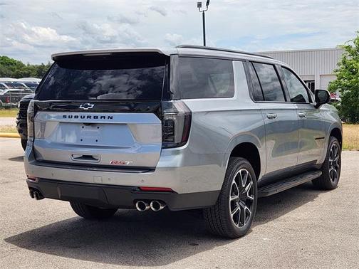 2025 Chevrolet Suburban RST