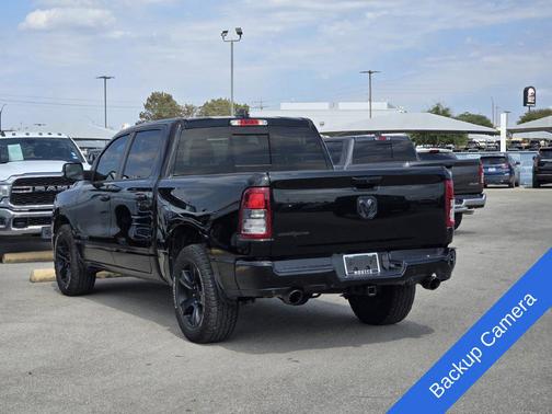 Diamond Black Crystal Pearlcoat 2022 RAM 1500 Big Horn/Lone Star