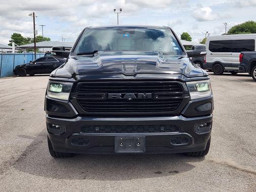 Diamond Black Crystal Pearlcoat 2019 RAM 1500 Laramie