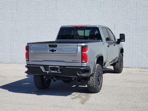 Sterling Gray Metallic 2026 Chevrolet Silverado 2500 Crew Cab, Standard Bed, XR2, 4WD