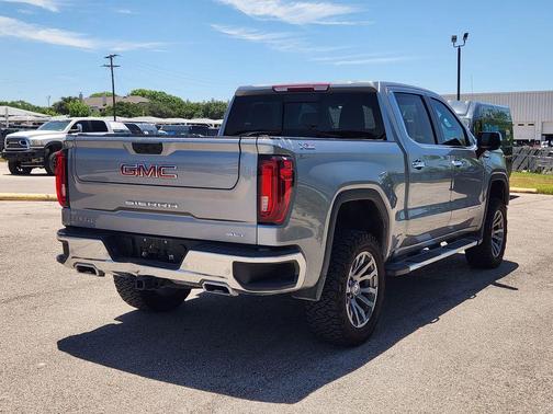 Sterling Metallic 2024 GMC Sierra 1500 SLT