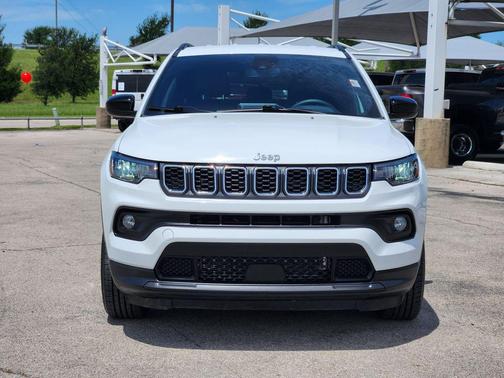 Bright White Clearcoat 2025 Jeep Compass Latitude