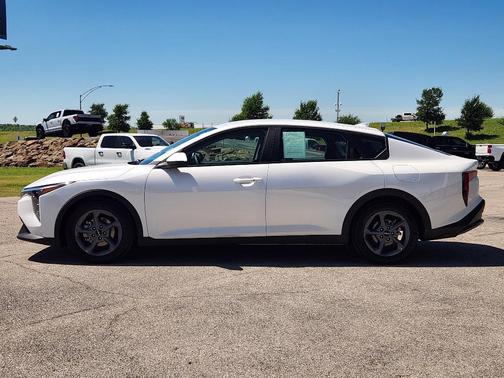 Snow White Pearl 2025 Kia K4 LXS