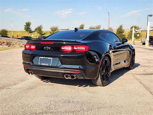2022 Chevrolet Camaro RWD Coupe LT1