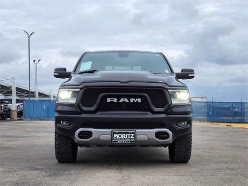 Diamond Black Crystal Pearlcoat 2019 RAM 1500 Rebel