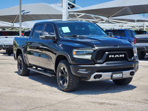 Diamond Black Crystal Pearlcoat 2019 RAM 1500 Rebel