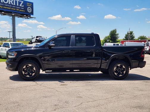 Diamond Black Crystal Pearlcoat 2019 RAM 1500 Rebel