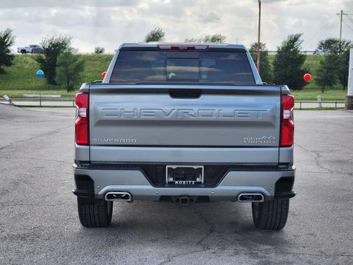 Sterling Gray Metallic 2025 Chevrolet Silverado 1500 High Country