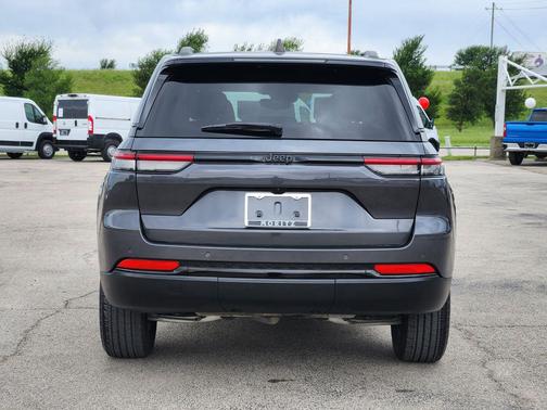 Baltic Gray Metallic Clearcoat 2024 Jeep Grand Cherokee Altitude