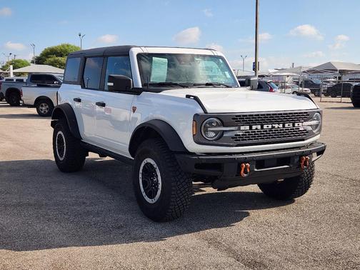 OXFORD WHITE 2024 Ford Bronco Badlands