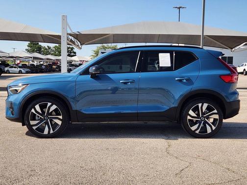 Fjord Blue Metallic 2023 Volvo XC40 B5 Ultimate Dark Theme