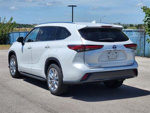 2022 Toyota Highlander Hybrid Limited
