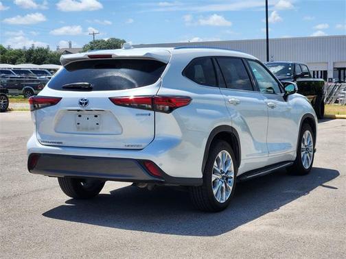 2022 Toyota Highlander Hybrid Limited