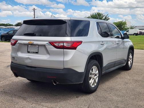 Silver Ice Metallic 2021 Chevrolet Traverse LS