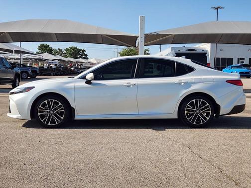 Wind Chill Pearl 2025 Toyota Camry XLE