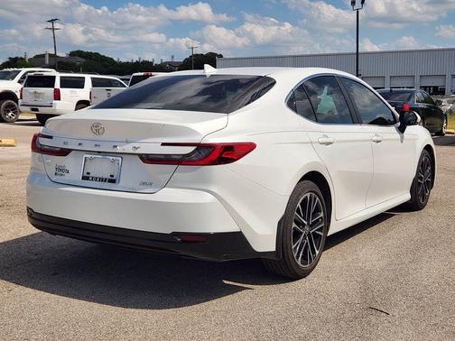 Wind Chill Pearl 2025 Toyota Camry XLE
