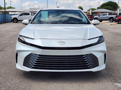 Wind Chill Pearl 2025 Toyota Camry XLE