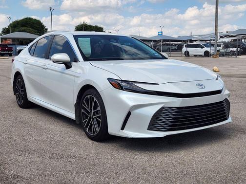 Wind Chill Pearl 2025 Toyota Camry XLE